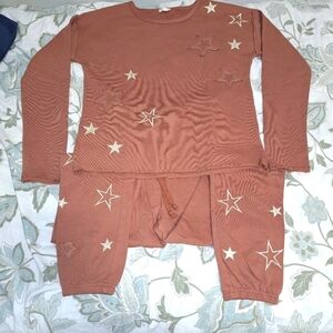 A Hem and Thread 2 piece set of loungewear in a size small. EUC